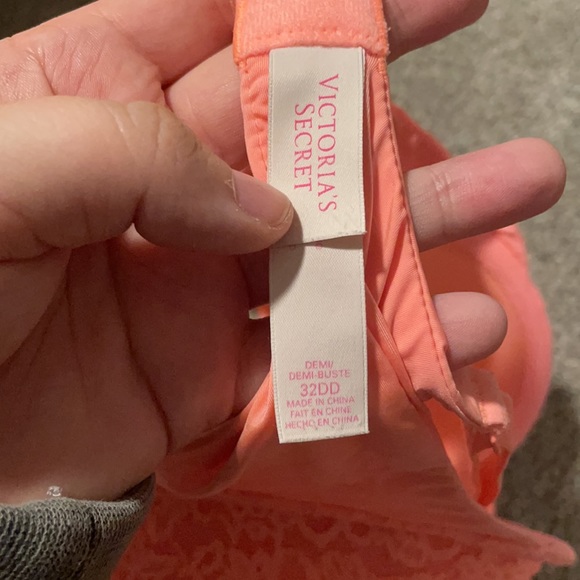Victoria Secret Demi Bra - Picture 5 of 5